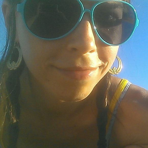 Meet your Posher, Glory - Picture 1 of 1